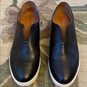 Gentle Souls by Kenneth Cole slip on sneakers